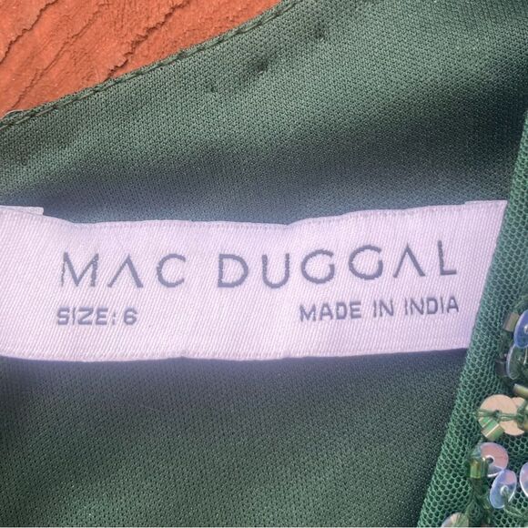 Mac Duggal CAP SLEEVE SEQUINED HIGH SLIT GOWN Frog green size 6 NWT - Picture 8 of 12